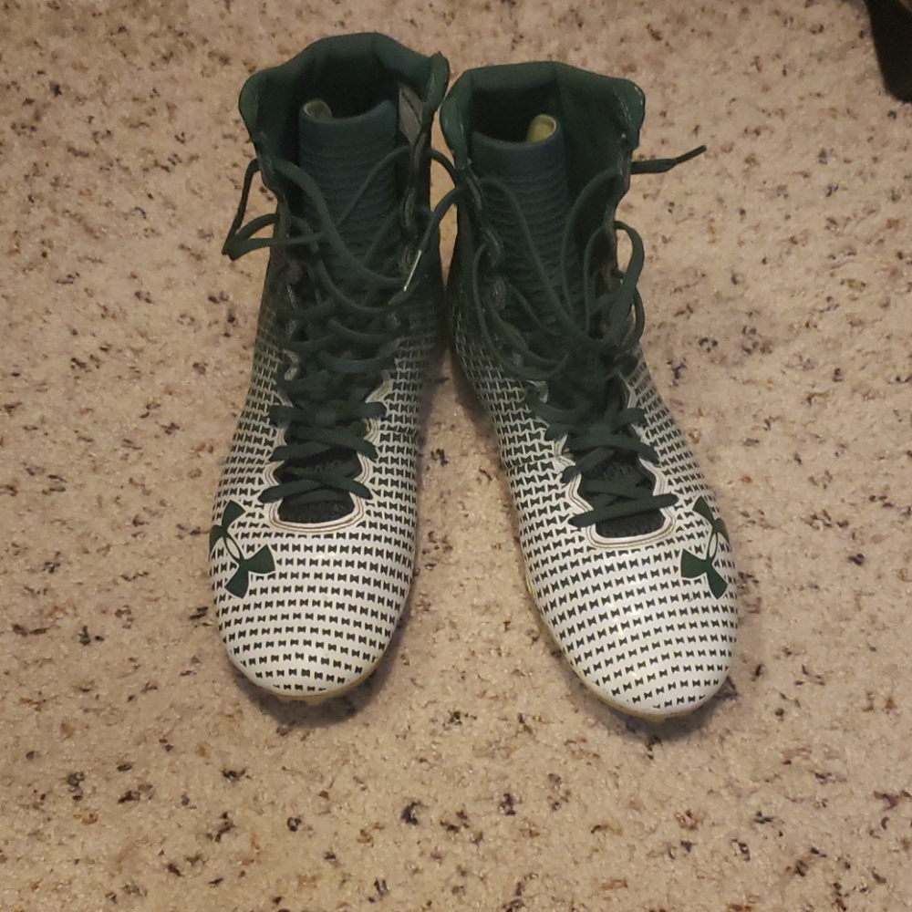 Like new Under Armor Cleats